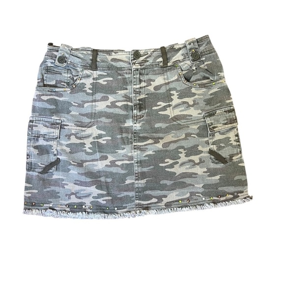 Arizona Jean Company Dresses & Skirts - Y2K Camo Green Mini Skirt Sz 14 Cotton/Spandex